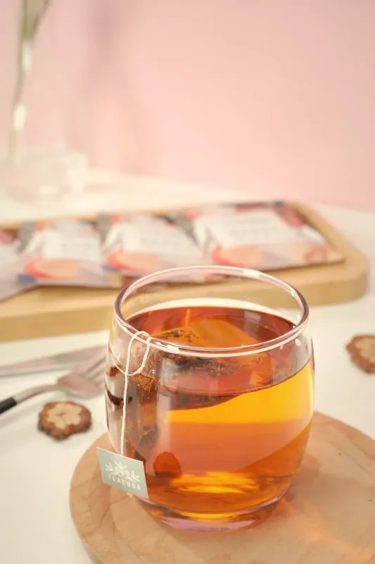 Infusión de frutas servida
