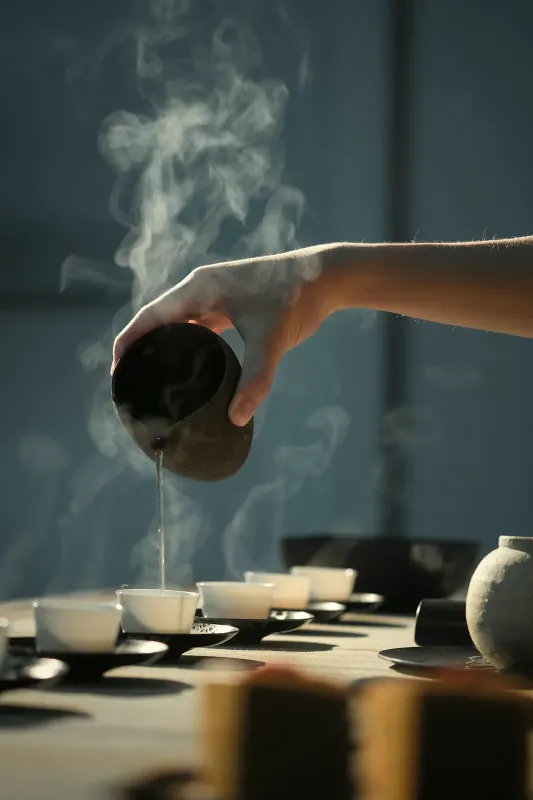 Servir el té