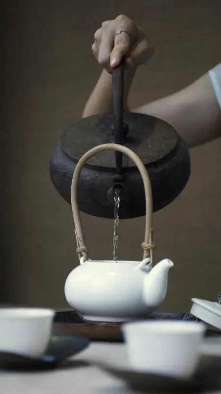 Servir el té